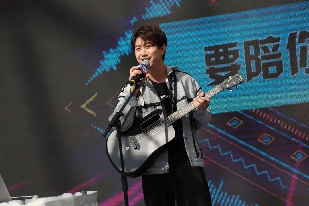 晓君与小畅奇妙的搭档化学反应离不开这个角色——《音乐早餐》的"