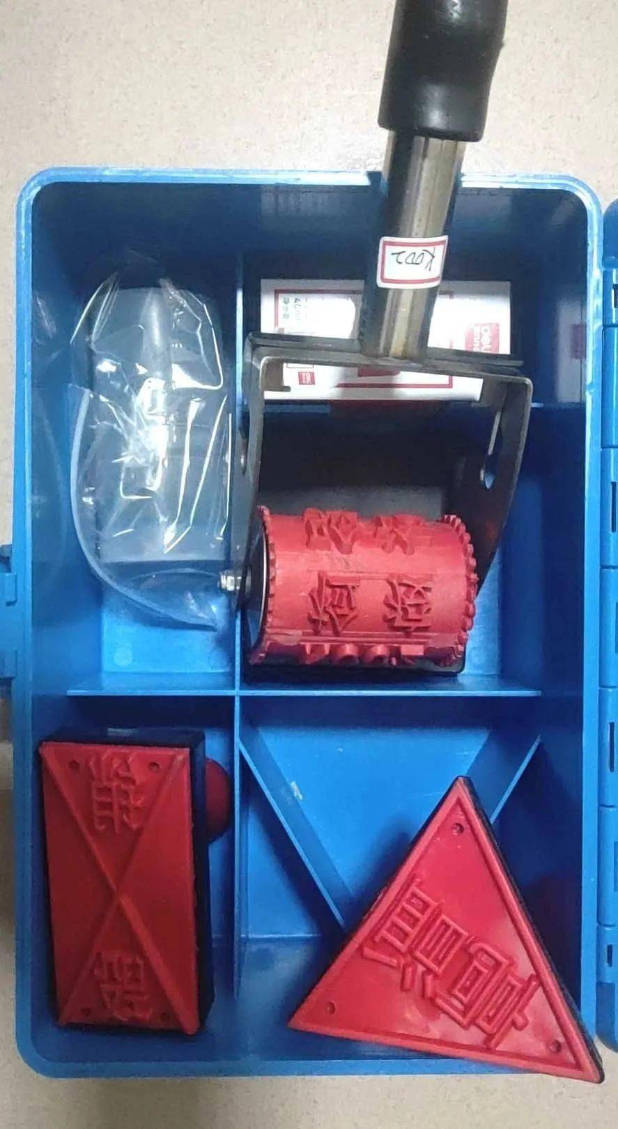 按照规定,官方兽医对检疫合格的肉品统一加盖蓝色验讫印章,对检疫不