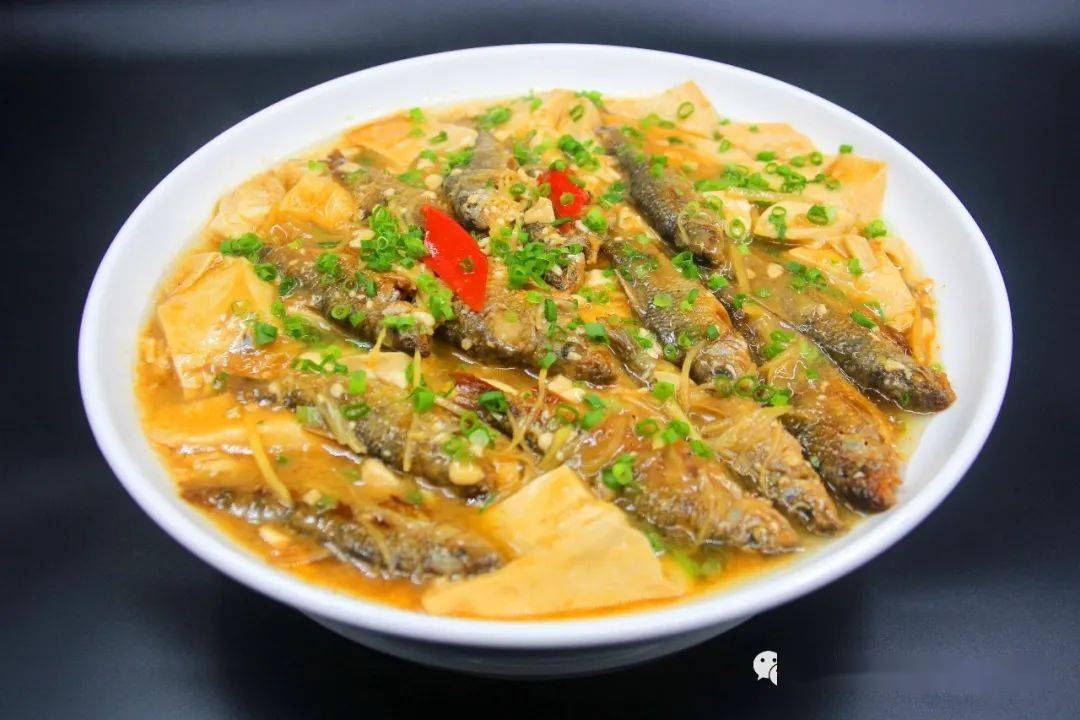 溪鱼焖豆腐被戏称"一餐吃了一头牛"的一道菜.