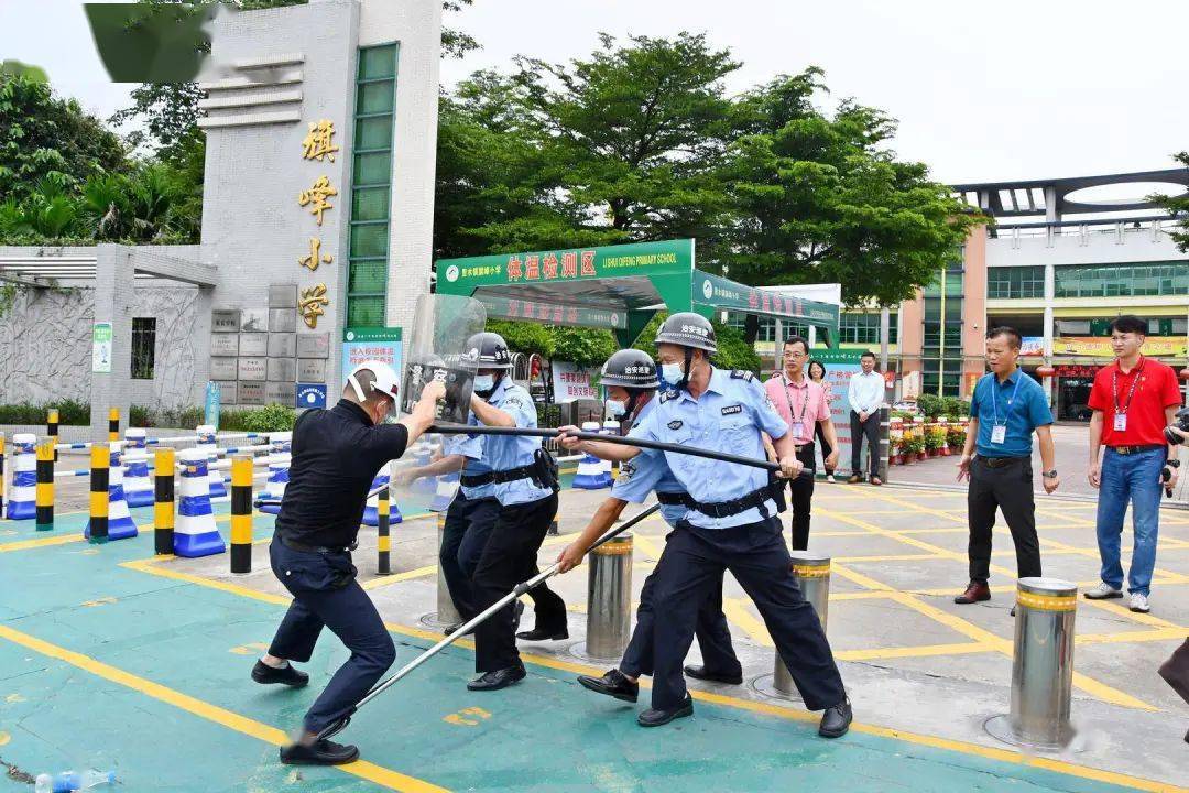 峰文化高品质旗峰小学举行校园安保人员应急处置演练