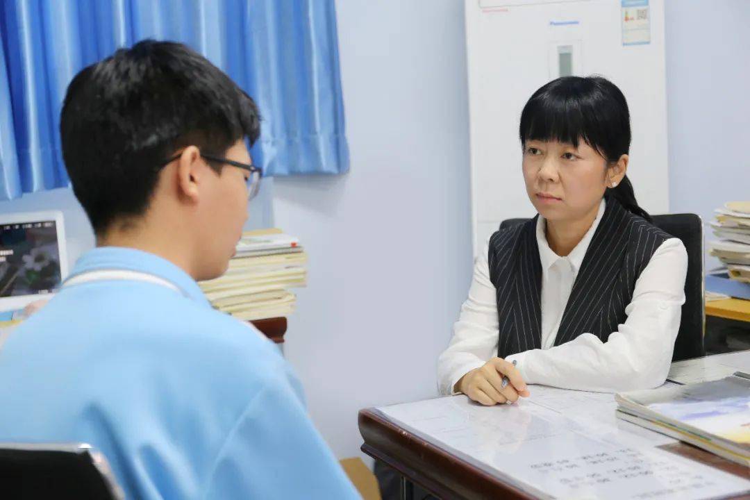 其身正不令而行中报附中优秀班主任代表李健老师