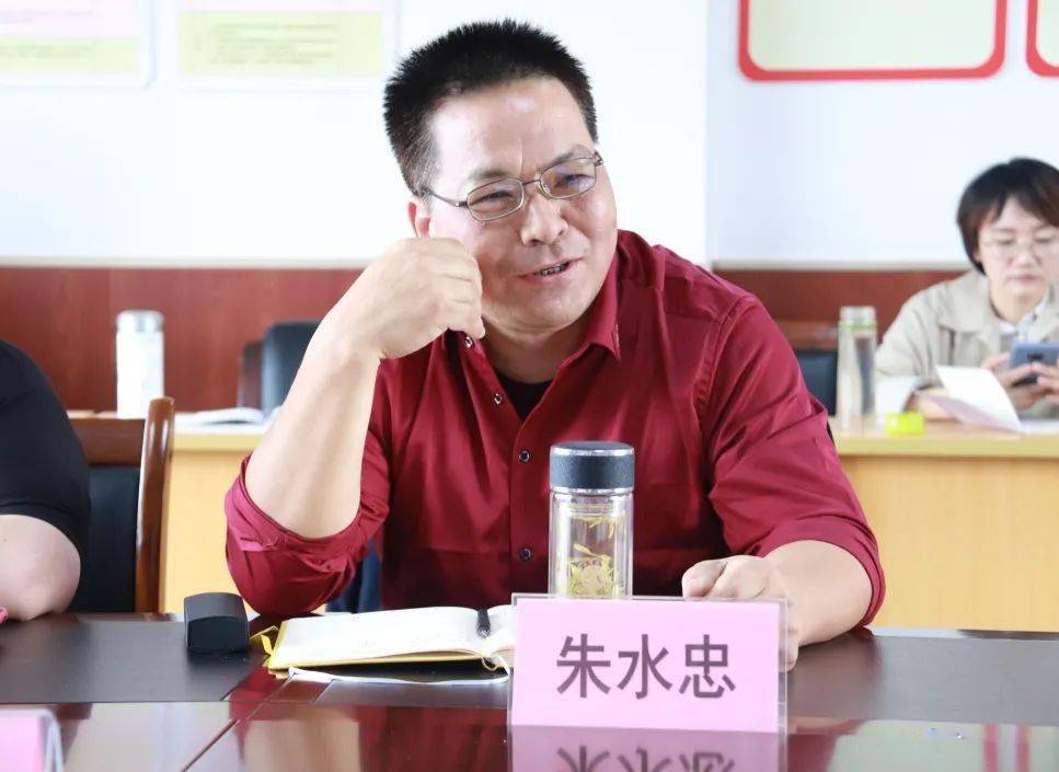 人大要闻海盐县委书记陈玲芳走进人大代表联络站接待选民