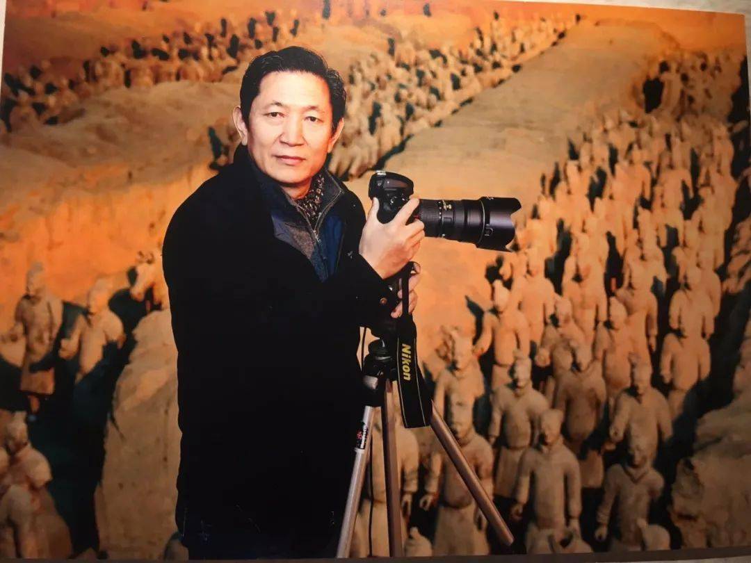 秦陵博物院摄影师张天柱先生就是记录"奇迹"的人,他用26年的坚守和20