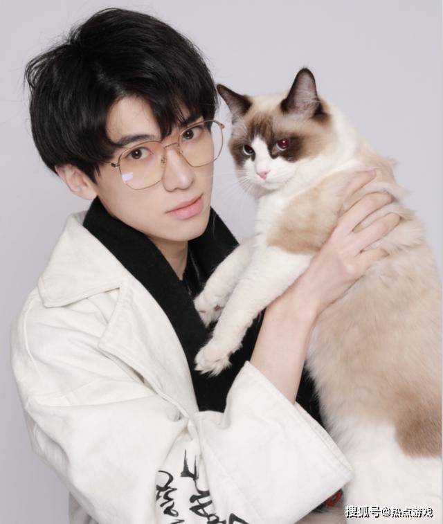 电竞男主级颜值主播加入小象大鹅,斗鱼新和平一哥要诞生了?_西瓜