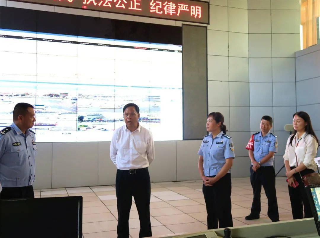 严启红市长深入市交警大队检查节前道路交通安全管理工作