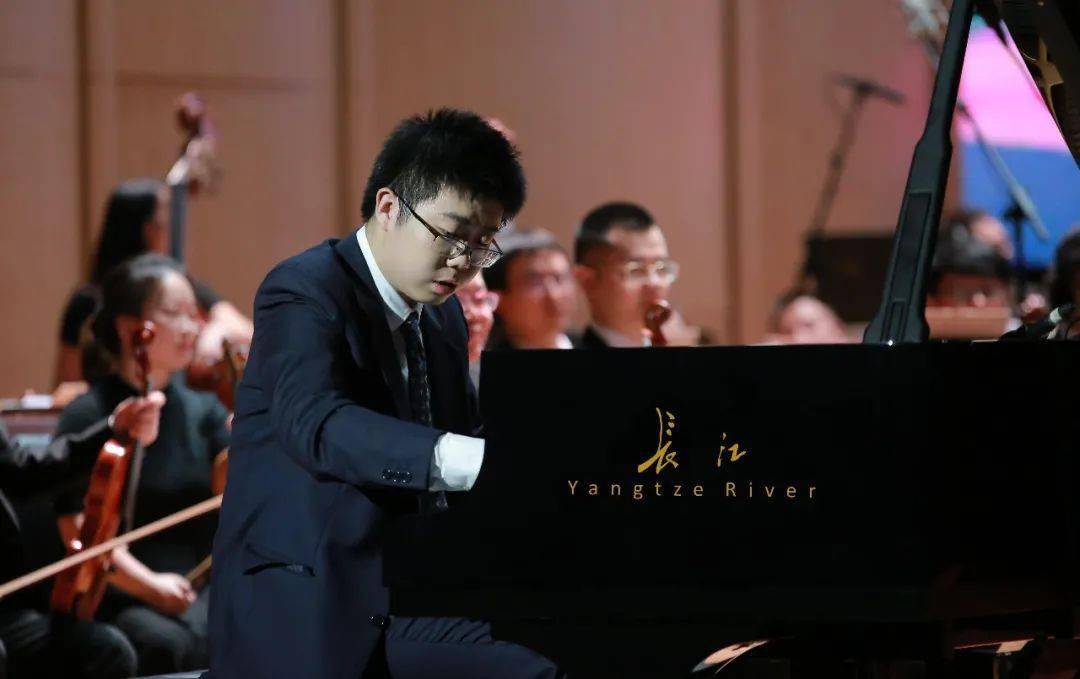 白岩峰,潘林子,刘云天,徐乾一等青年演奏家这里还有国际大赛翘楚赵聆