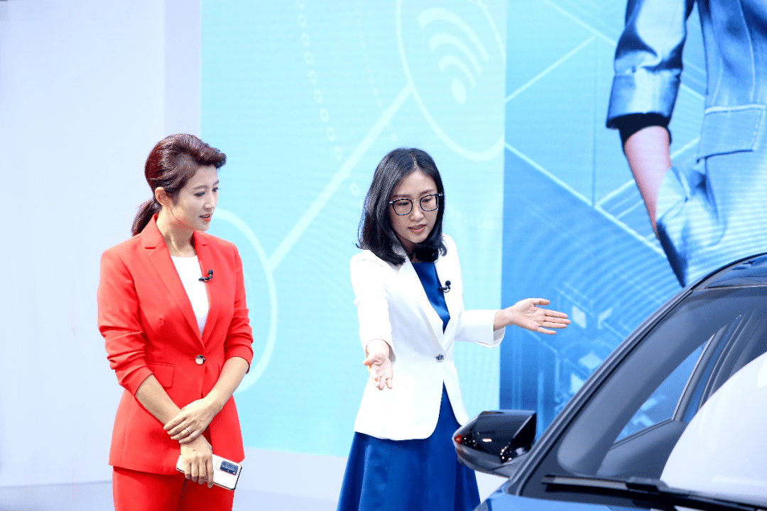 联通线上与线下,将一场车展变成了多场大秀,知名主持人春妮与北京现代