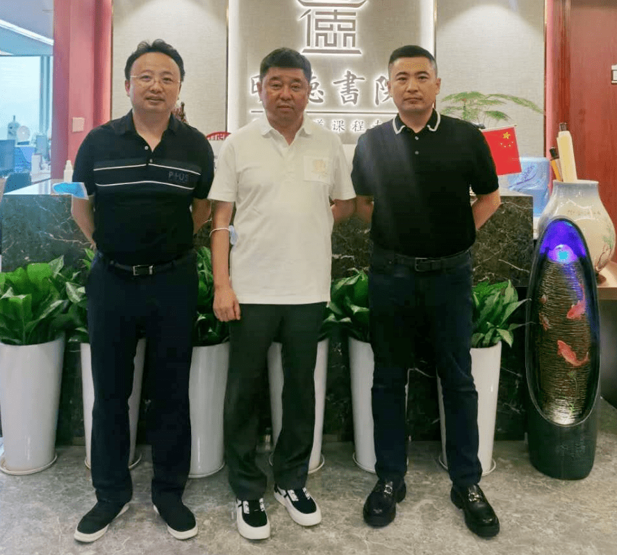 同月,大宋官窑董事长苗峰伟先生参访摩天之星及子品牌明德书院,并就