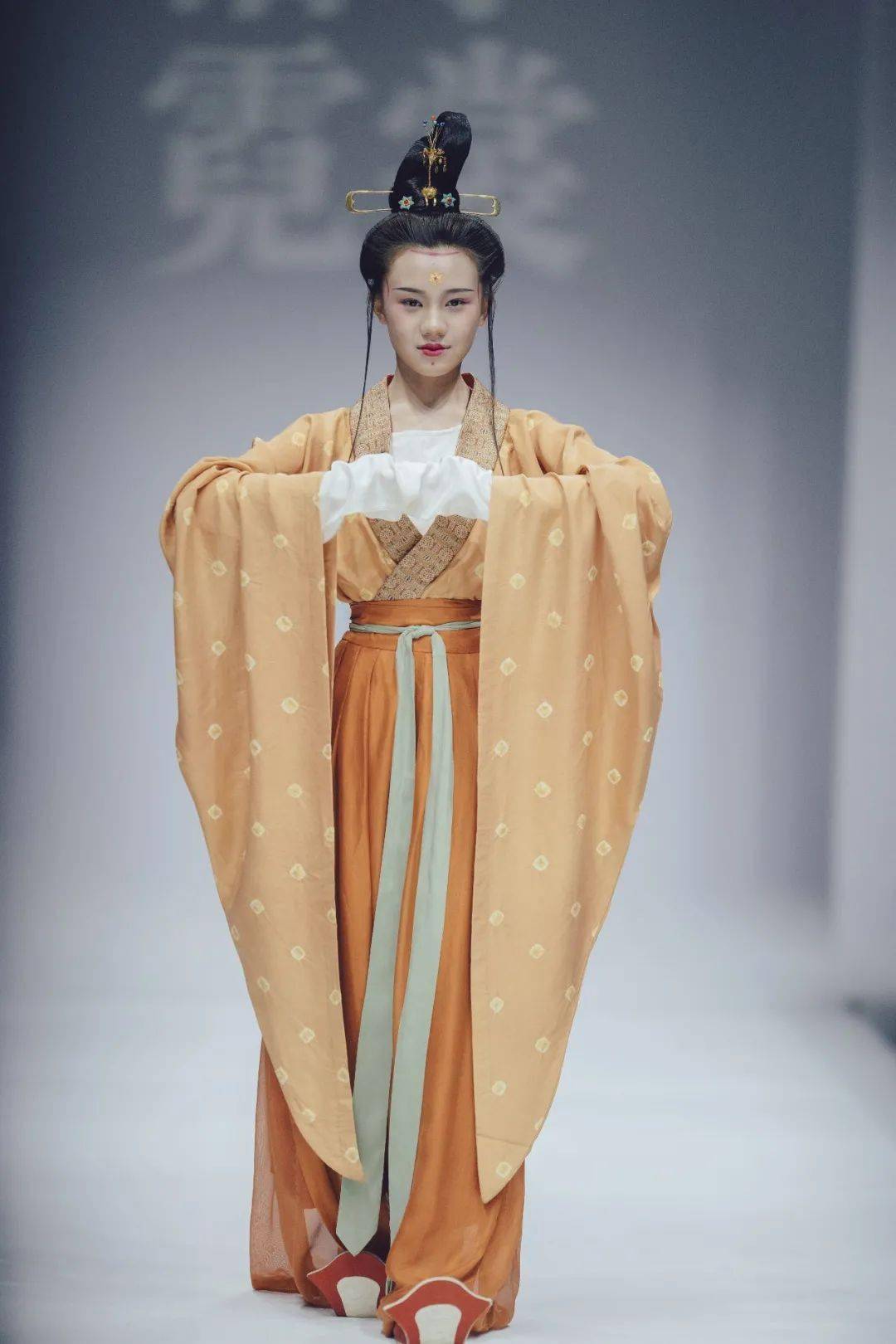 演绎千年美韵魅影,这场博物馆大秀刷爆朋友圈_洛阳博物馆