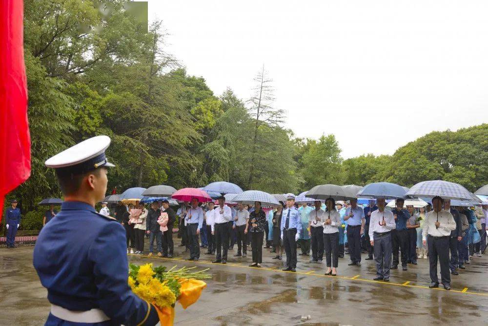 梁玉华,王传敬,温文英等县领导;省退役军人事务厅有关领导及刘才添