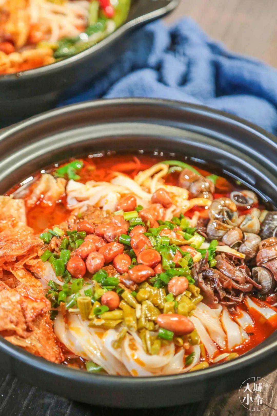 装修成这样的螺蛳粉店最好不要去!因为我怕你