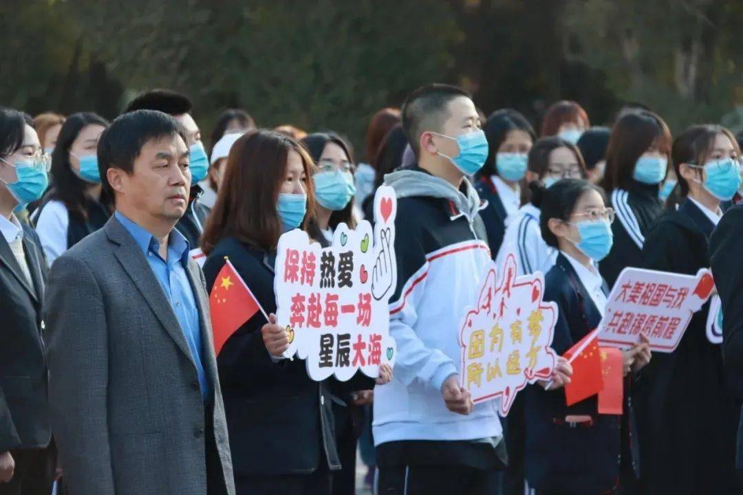 石河子大学举行升国旗仪式庆新中国成立71周年