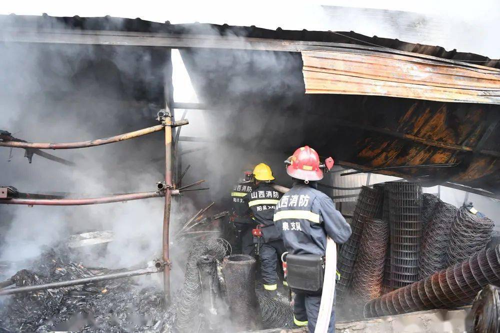 凌晨4点,阳泉这里发生火灾.