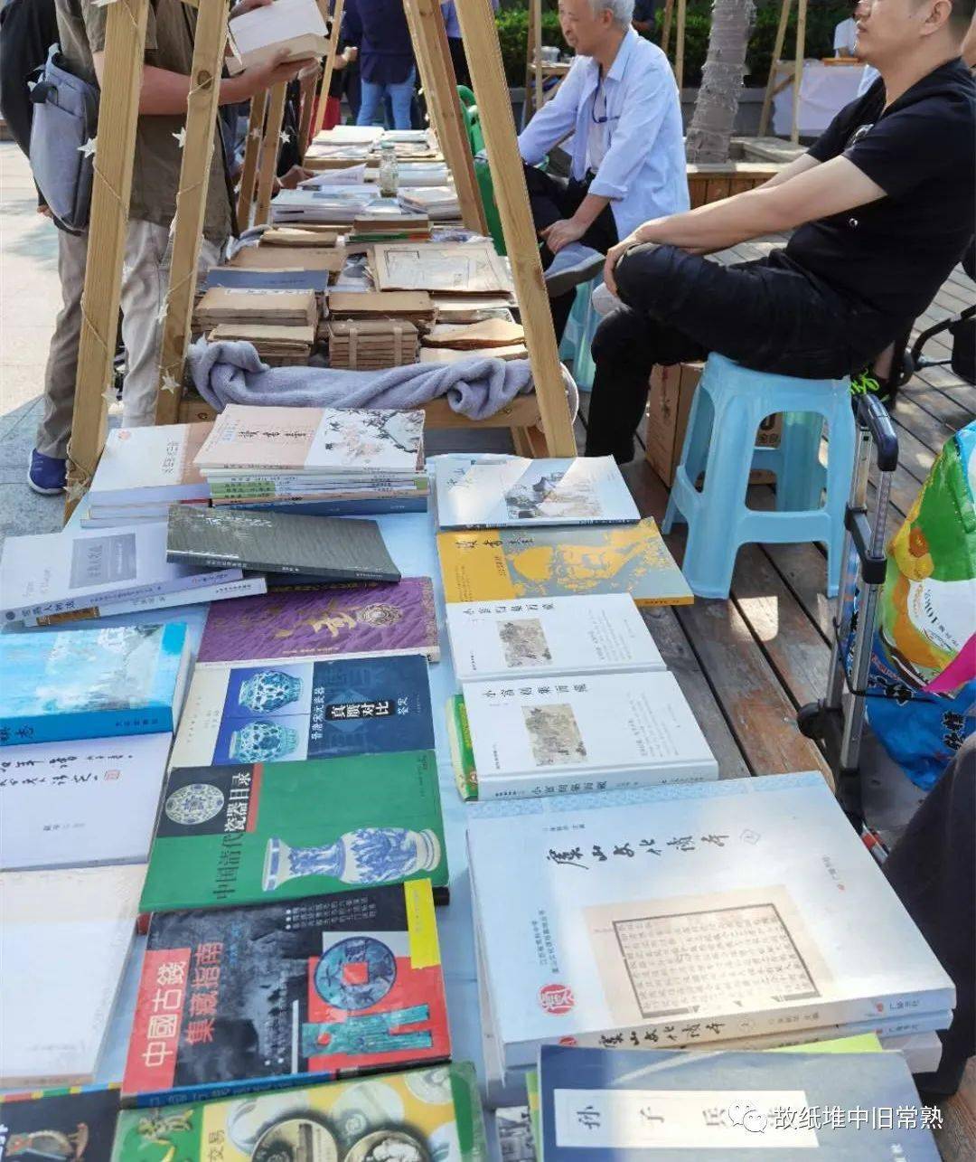 一年一度常熟旧书会_书摊