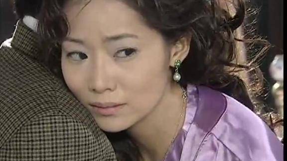 立群对佩芸有误会把佩芸打得遍体鳞伤心机女借机让立群赶走佩芸