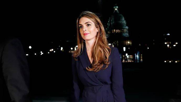 据彭博社刚刚报道,据知情人士称,美国总统特朗普女助理霍普·希克斯新