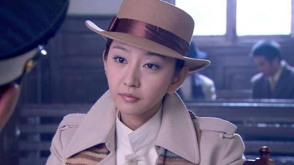 蓝蝶之谜犯罪专家女扮男装抓盗贼推理过程真是太精彩了