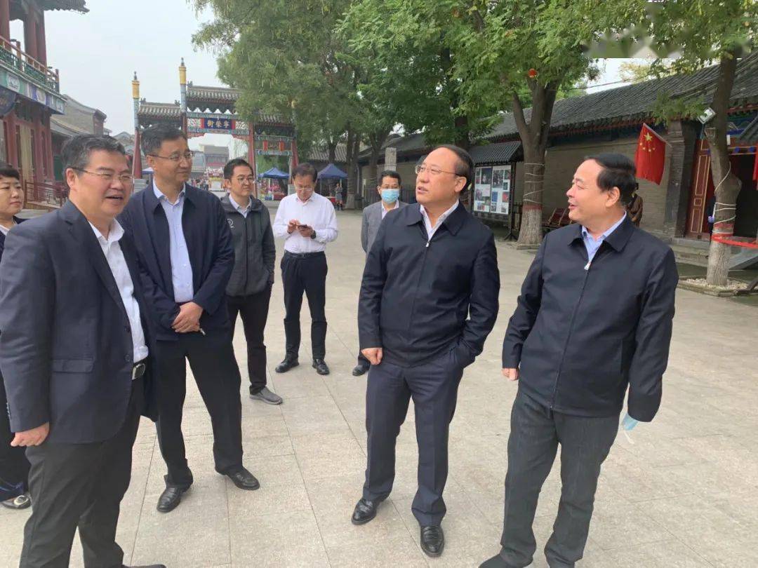 那书晨一行先后来到正定县荣国府景区,市图书馆新馆和市城市馆.