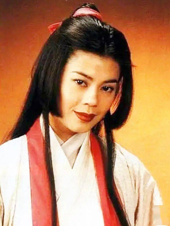 55岁任盈盈近照身材发福曾恋上向太保镖已单身14年无儿女