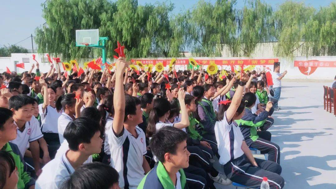 徐集中学举办2020年"迎国庆"班歌演唱比赛活动