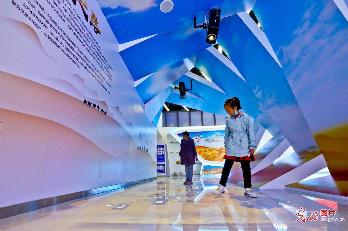 甘肃张掖:科技馆里过假期