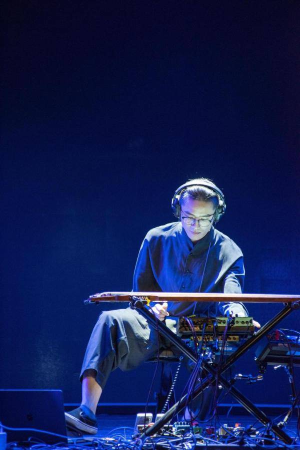 这位85后创办自得琴社"出圈",在b站弹古琴火了_唐彬