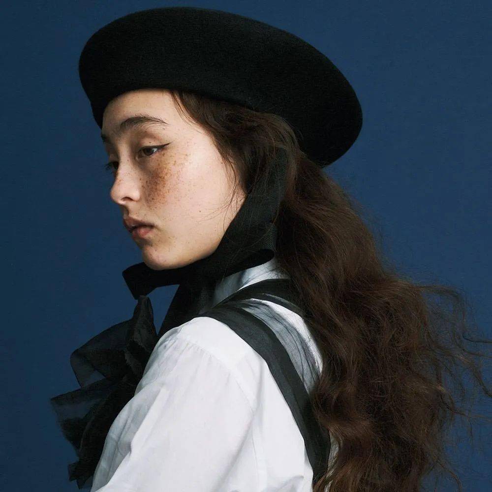 谁说一脸雀斑的厌世脸女孩没人喜欢