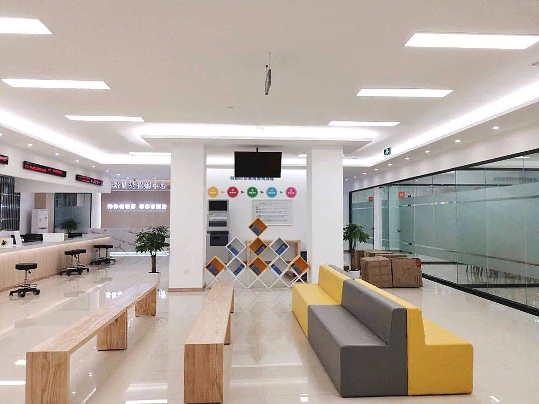 楼一楼的师生服务大厅,所管理的师生服务大厅是学校整合资源,集中办公