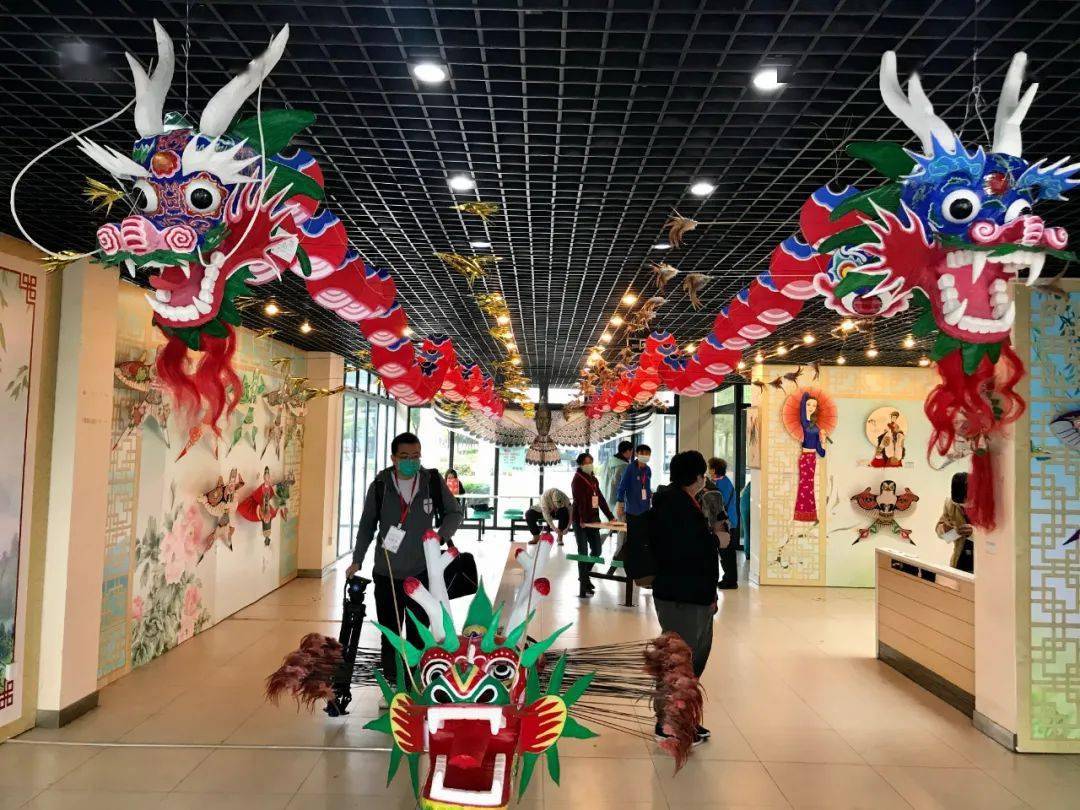 第八届北京国际风筝节在永定河西岸的北京园博园举行