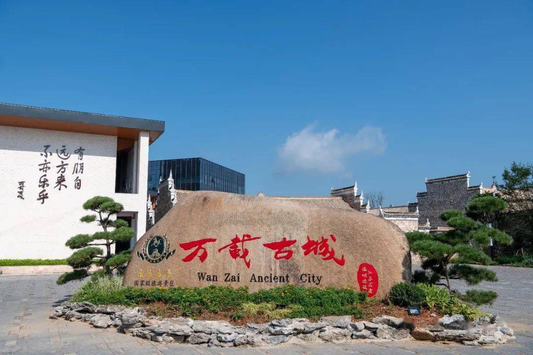 这是世界文化旅游目的地——"万载古城"装着一段段传奇往事留下一幢幢