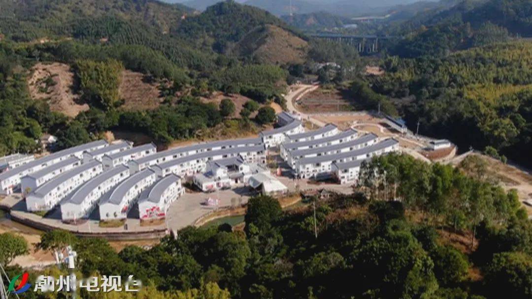 黄正村村民 杨龙和发展产业,发展旅游村民非常支持