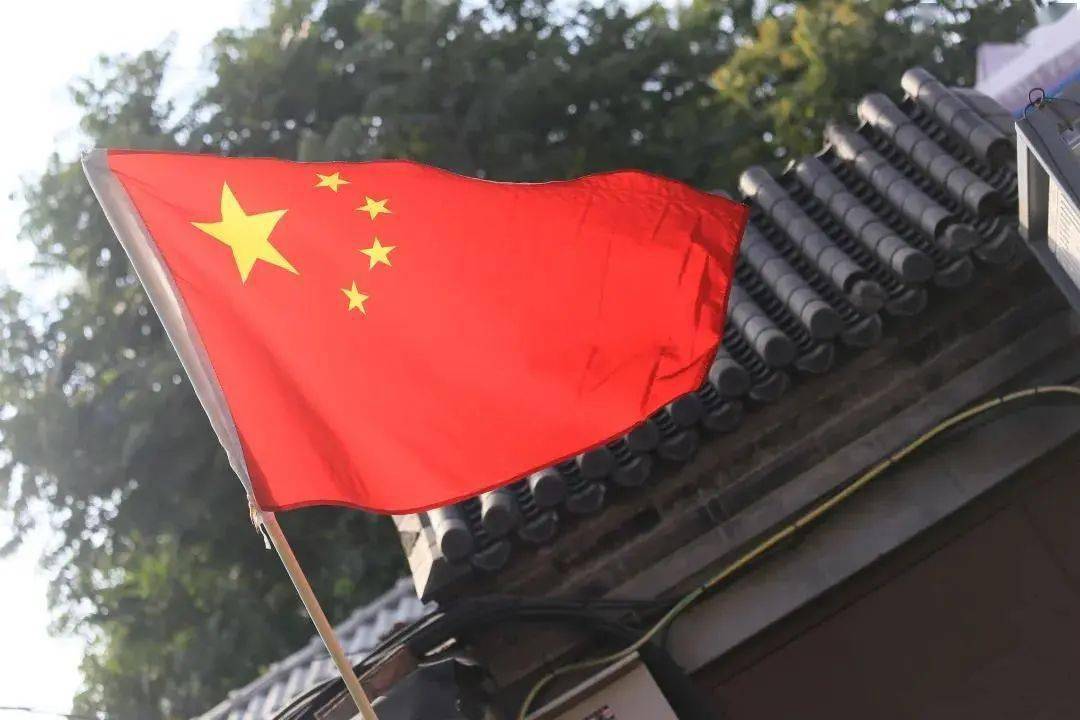 你中国有一种骄傲是五星红旗有一种感动叫中国红随风飘动的五星