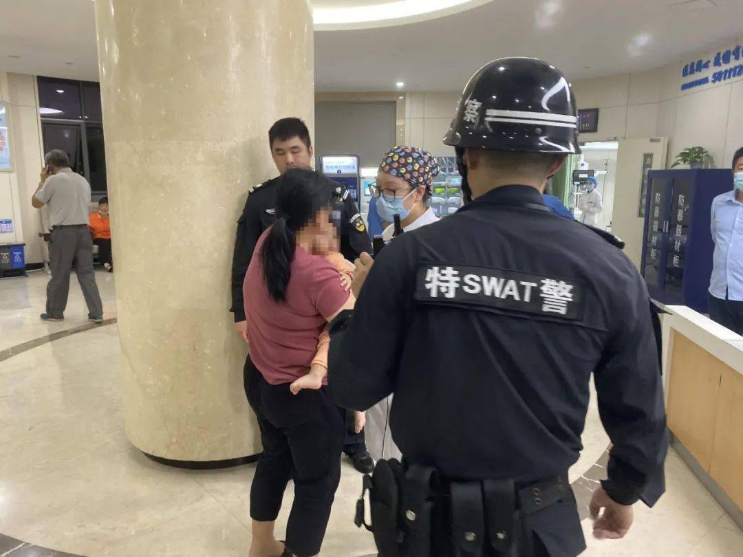 国庆假期这几天,来看看暖心阿sir的暖心事