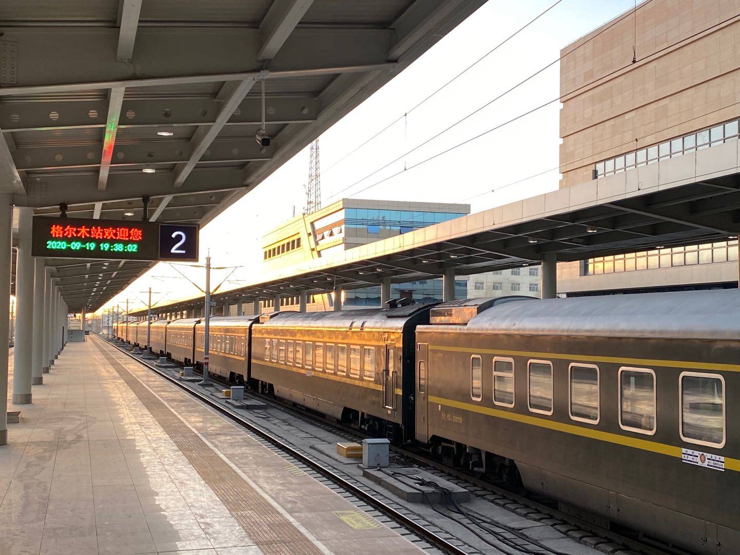 格尔木车站 为你揭秘高原列车换头全过程