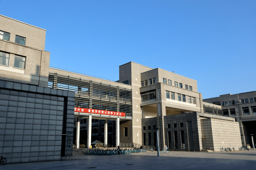 文渊楼b区,c区自习前要做好充分准备哦,备好学习工具,不然你也要重蹈