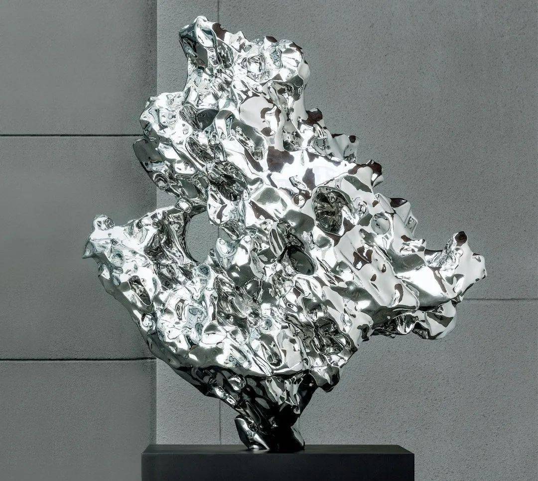 保利拍卖十五周年鹤立独群展望假山石no60周春芽背靠背