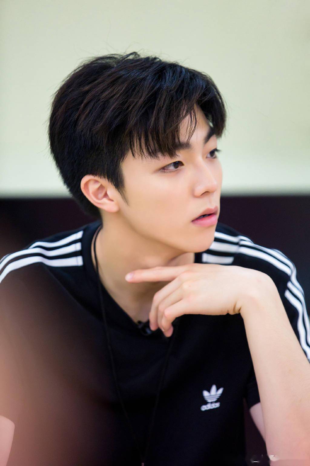 《小巨人运动会》释出陈立农新鲜剧照 运动酷盖被粉嫩包围_农农