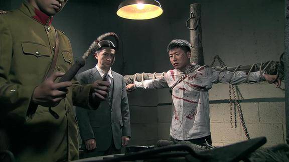 战火连天游击队都是个顶个的硬汉酷刑之下宁死不屈服了