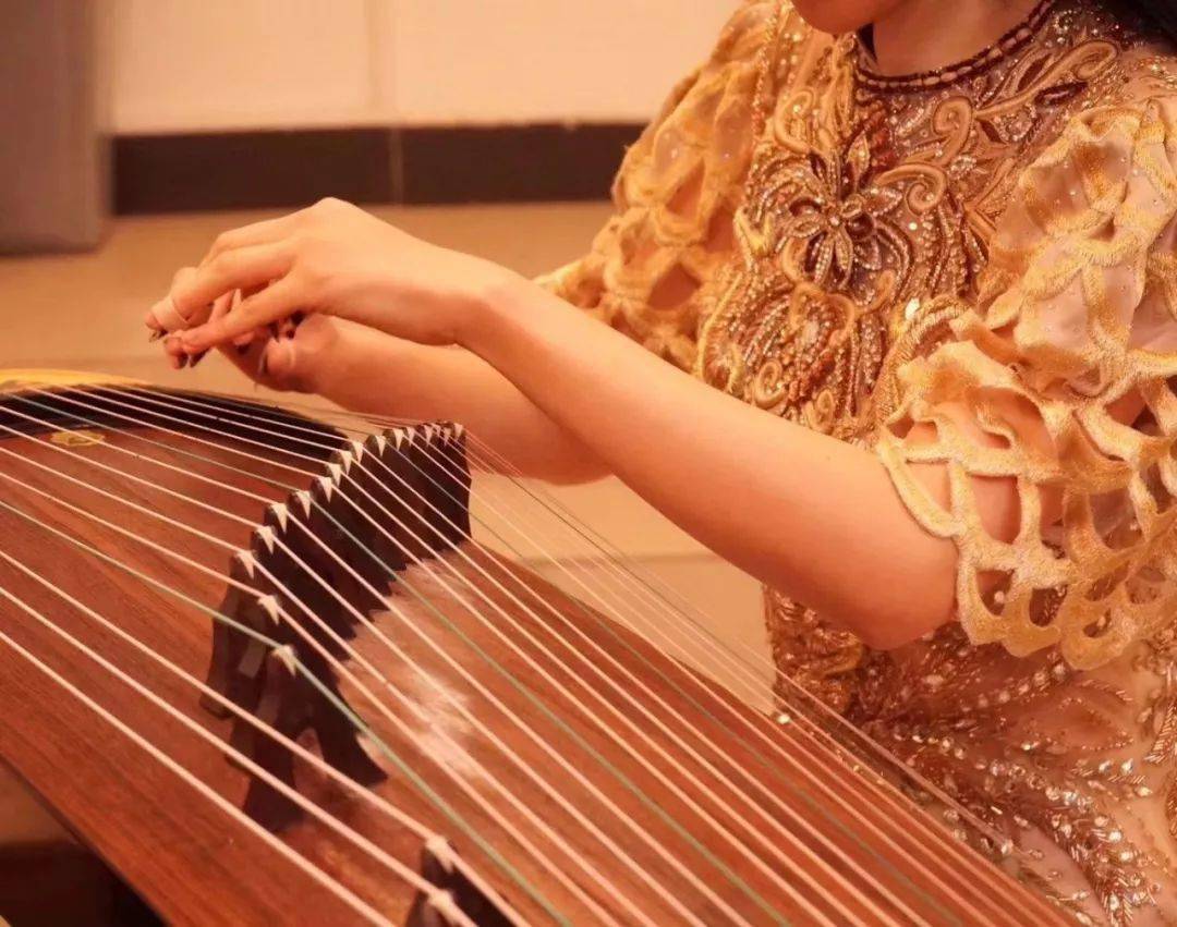 赵曼琴老师说:学好一件乐器,首先要练好"基本功"_古筝