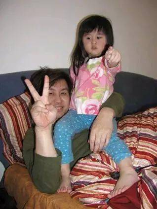 郑智化和女儿的日常"我这样的男人,没有你想象中坚强,我这样的男人,在
