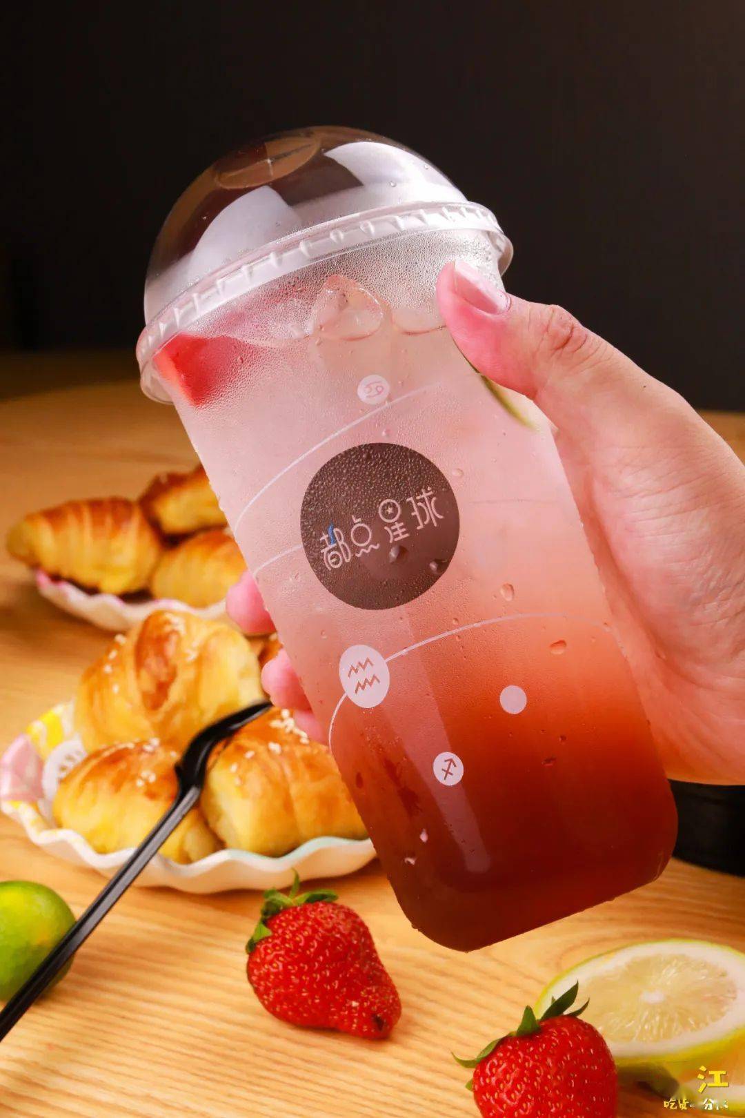 全国100 家门店的「星空奶茶店」,清新银河系唤起你的少女心!