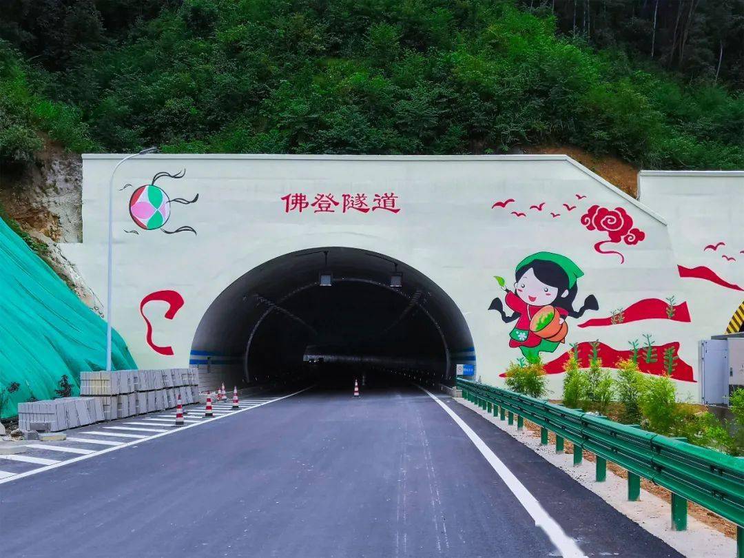 昭蒙高速隧道洞门墙彩绘揭开神秘面纱