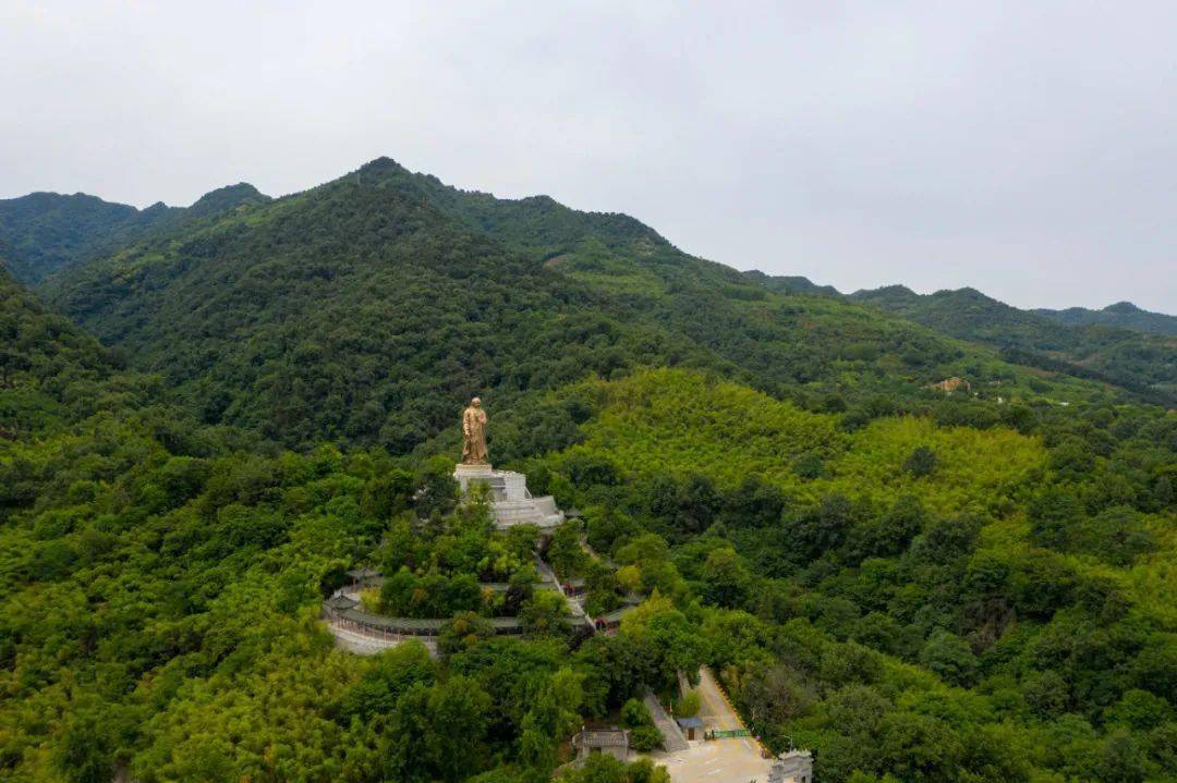 山中,山下格外清新的空气感受它每个季节不同的色彩到了楼观,就可以