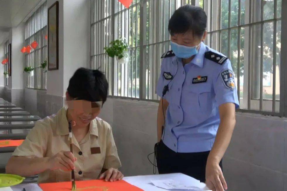 四會監獄組織罪犯參加國慶,中秋雙節猜燈謎活動,宣揚中華優秀傳統文化