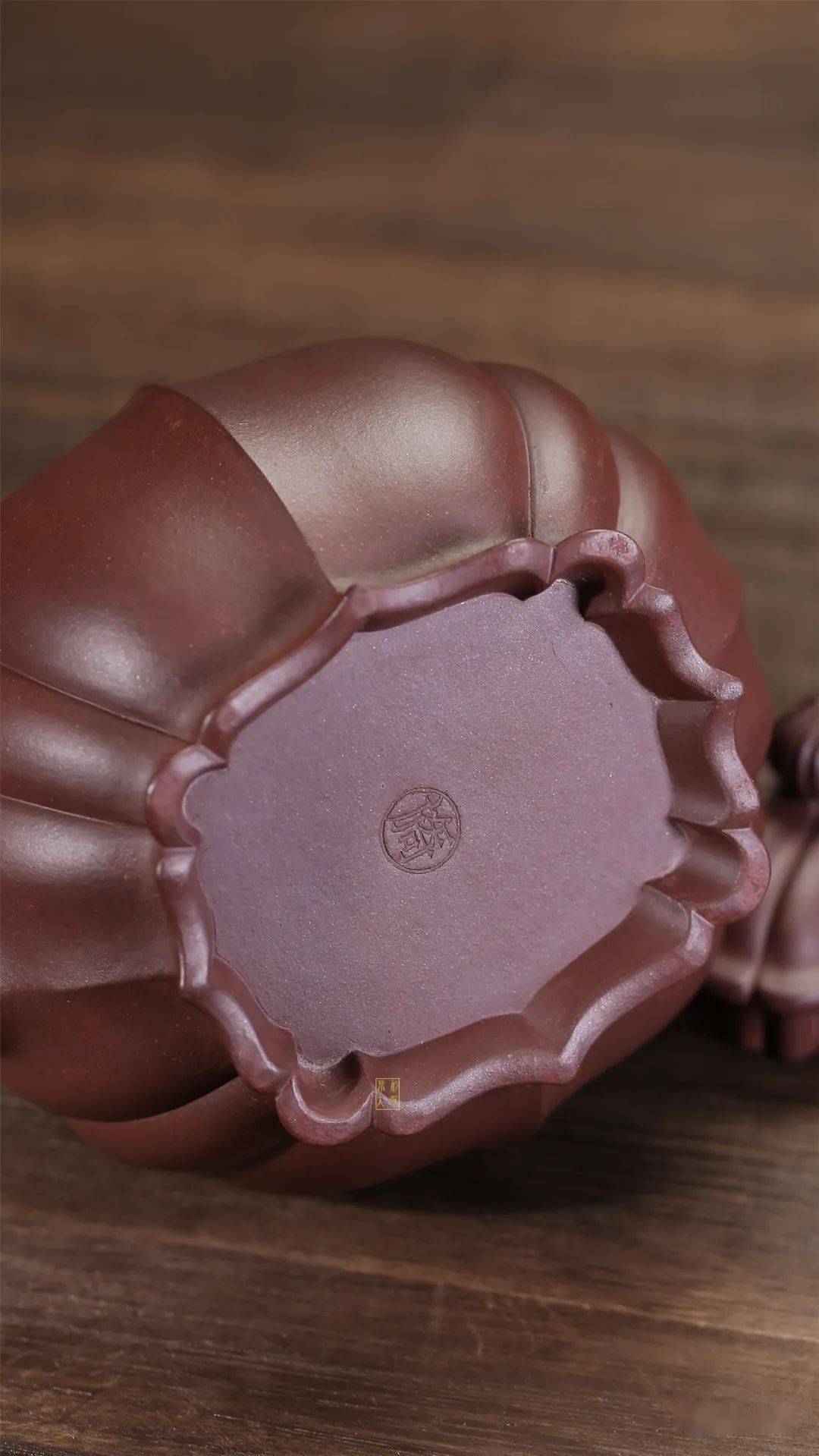 紫砂臻品 ‖许军 —— 全手工大赛获奖作品《韵莲提梁》