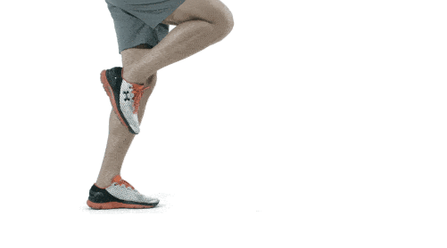 拉起 ·"拉起"这个姿势是指跑步者将他们的双脚提起,离开地面的