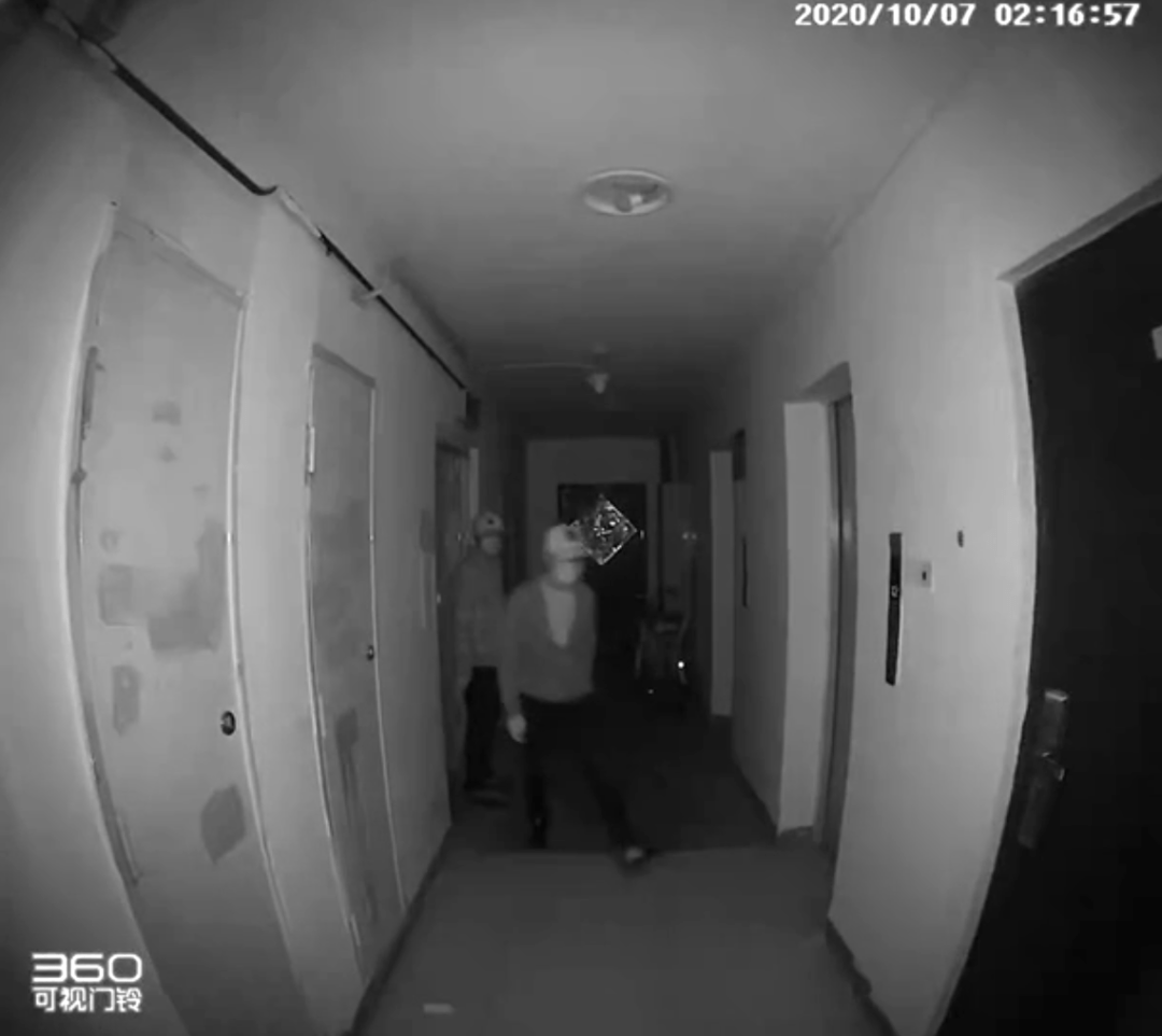 凌晨2点顺义这住户监控拍下小偷踩点