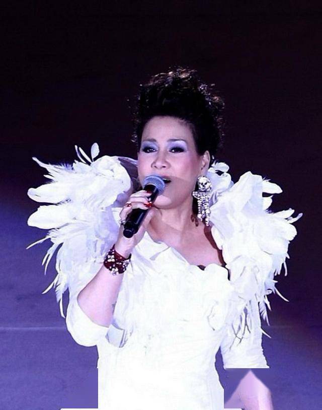 她是一代铁肺天后,4次流产,却在丈夫去世4年后生下两人的孩子_甄妮