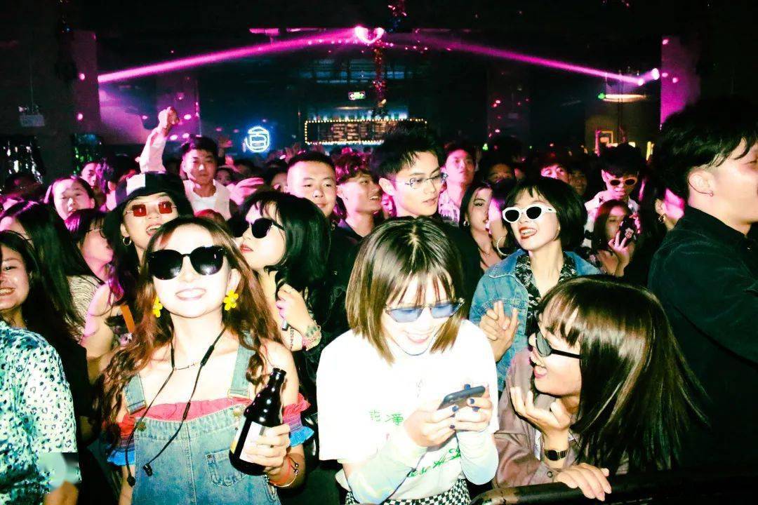 百灵鸟歌舞厅·回顾丨莺歌艳舞又一年,随风随缘说再见