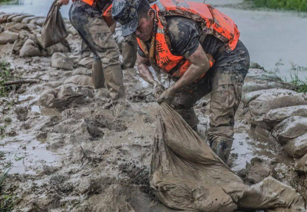 和泥而战2020年7月18日,73047部队44分队在安徽省无为市开城镇六店村